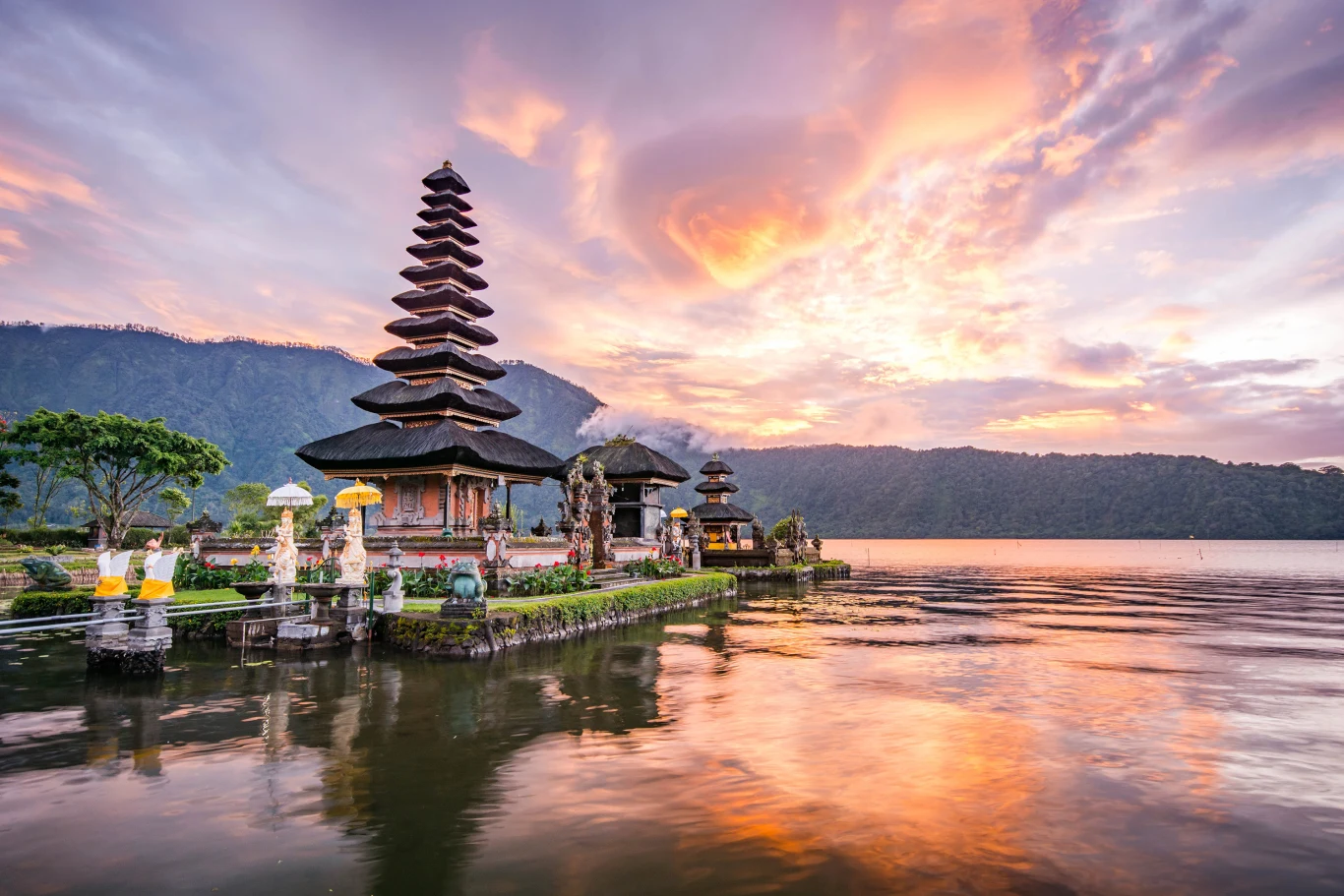 Świątynia Pura Ulun Danu Beratan w Bali Świątynia Pura Ulun Danu Beratan w Bali