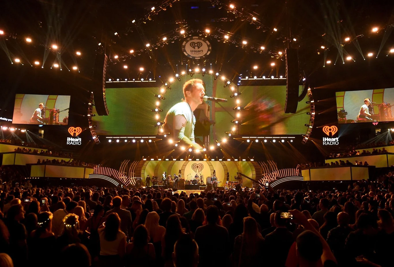 Coldplay od kilku lat coraz częściej mówi o ochronie środowiska i zrównoważonym rozwoju Coldplay od kilku lat coraz częściej mówi o ochronie środowiska i zrównoważonym rozwoju