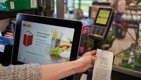 Biedronka ostrzega przed oszustami.