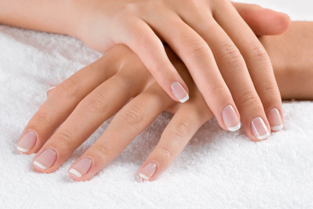 Francuski manicure jest nieco bardziej wyrazisty