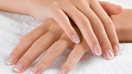 French to jedna z najpopularniejszych stylizacji paznokci. 
