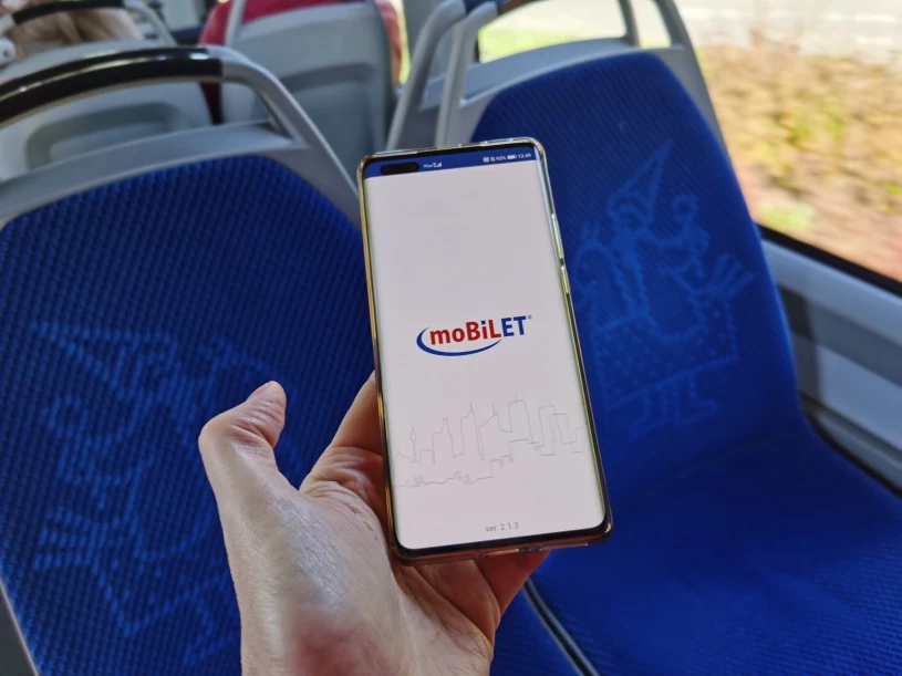 Za pomocą aplikacji moBilet można łatwo kupić bilety komunikacji miejskiej