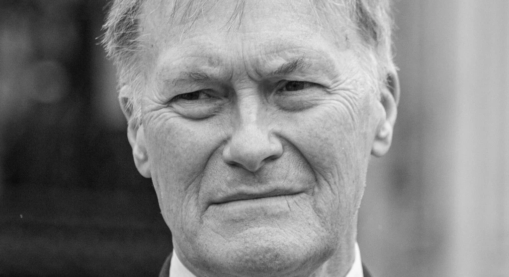 David Amess zmarł po tym jak został wielokrotnie dźgnięty nożem David Amess zmarł po tym jak został wielokrotnie dźgnięty nożem
