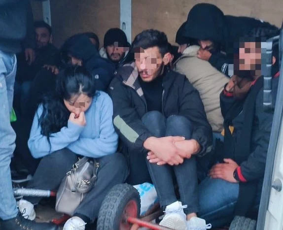Nielegalni imigranci Nielegalni imigranci
