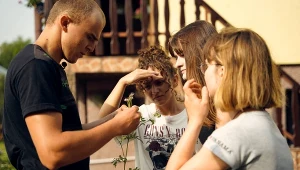 "Rolnik szuka żony 8": Kamil, Justyna, Asia i Iza (fot. z oficjalnego profilu programu TVP na Facebooku)