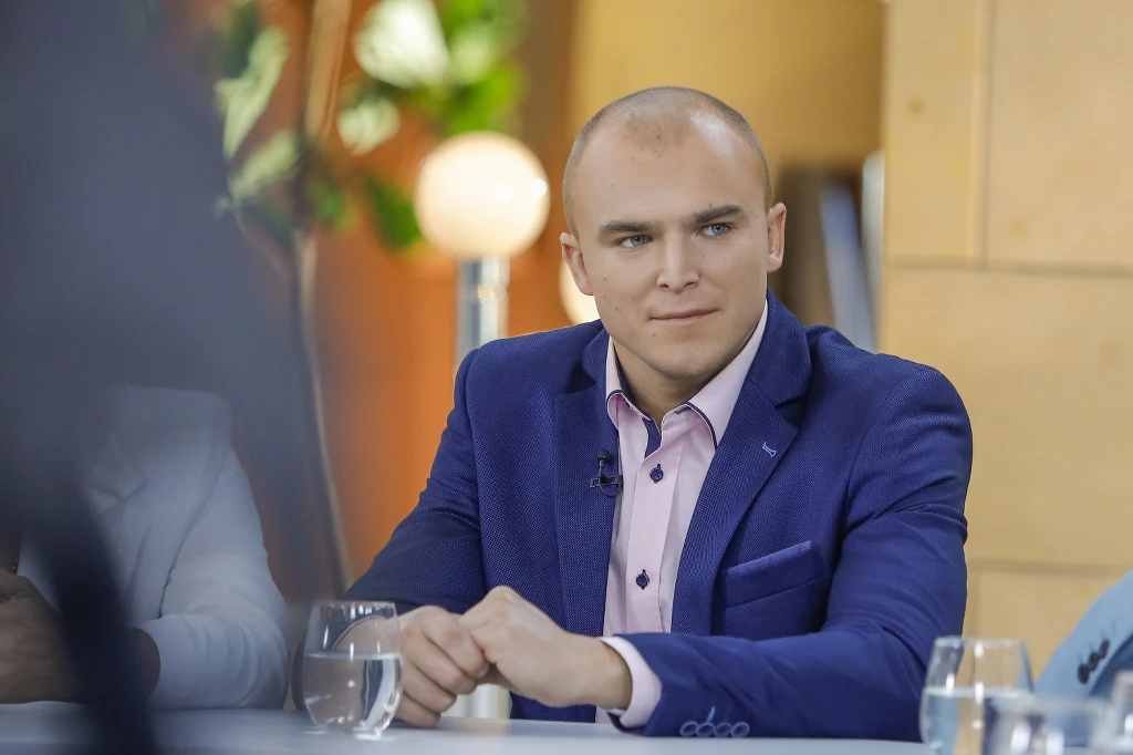 Kamil Kamil