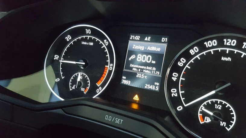  Przeciętne zużycie AdBlue wynosi około 1.5 litra na 1000 km.