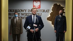 Wiceminister sprawiedliwości Michał Woś, zastępca dyrektora w Regionalnej Dyrekcji Lasów Państwowych w Katowicach Jurand Irlik oraz dyrektor Okręgowego Inspektoratu Służby Więziennej w Katowicach ppłk Łukasz Górny