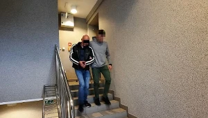 Mężczyzna został zatrzymany przez policjantów