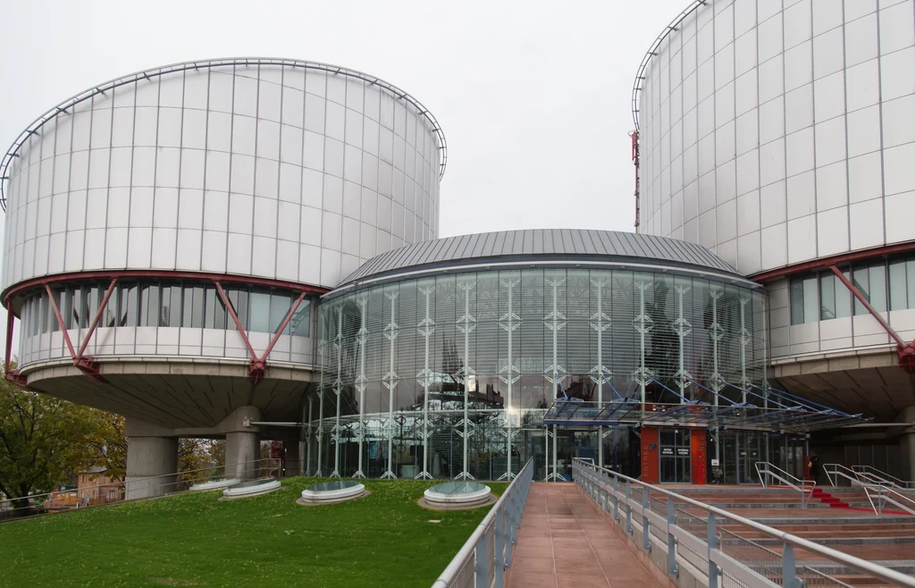 Trybunał przyjął skargę do rozpoznania i wezwał polskie władze do ustosunkowania się do niej Trybunał przyjął skargę do rozpoznania i wezwał polskie władze do ustosunkowania się do niej