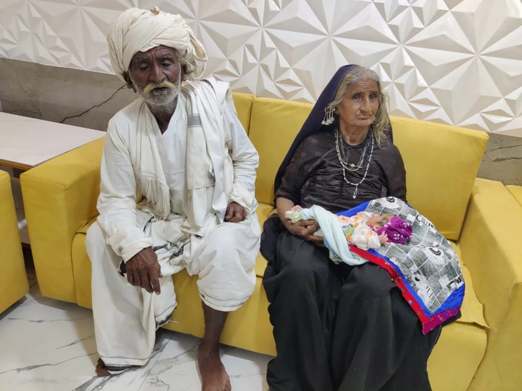 70-letnia Jivunben Rabari i jej 75-letni mąż Maldhari 