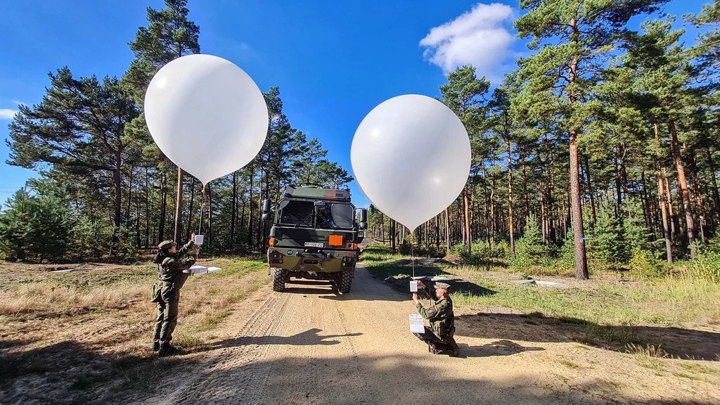 Niemiecka armia testuje balony z helem wysokiej precyzji - Die Bundeswehr in Sachsen