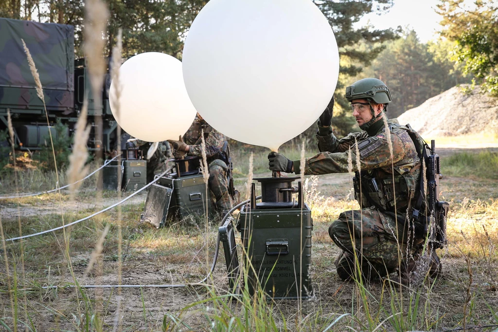 Niemiecka armia testuje balony z helem wysokiej precyzji - Die Bundeswehr in Sachsen