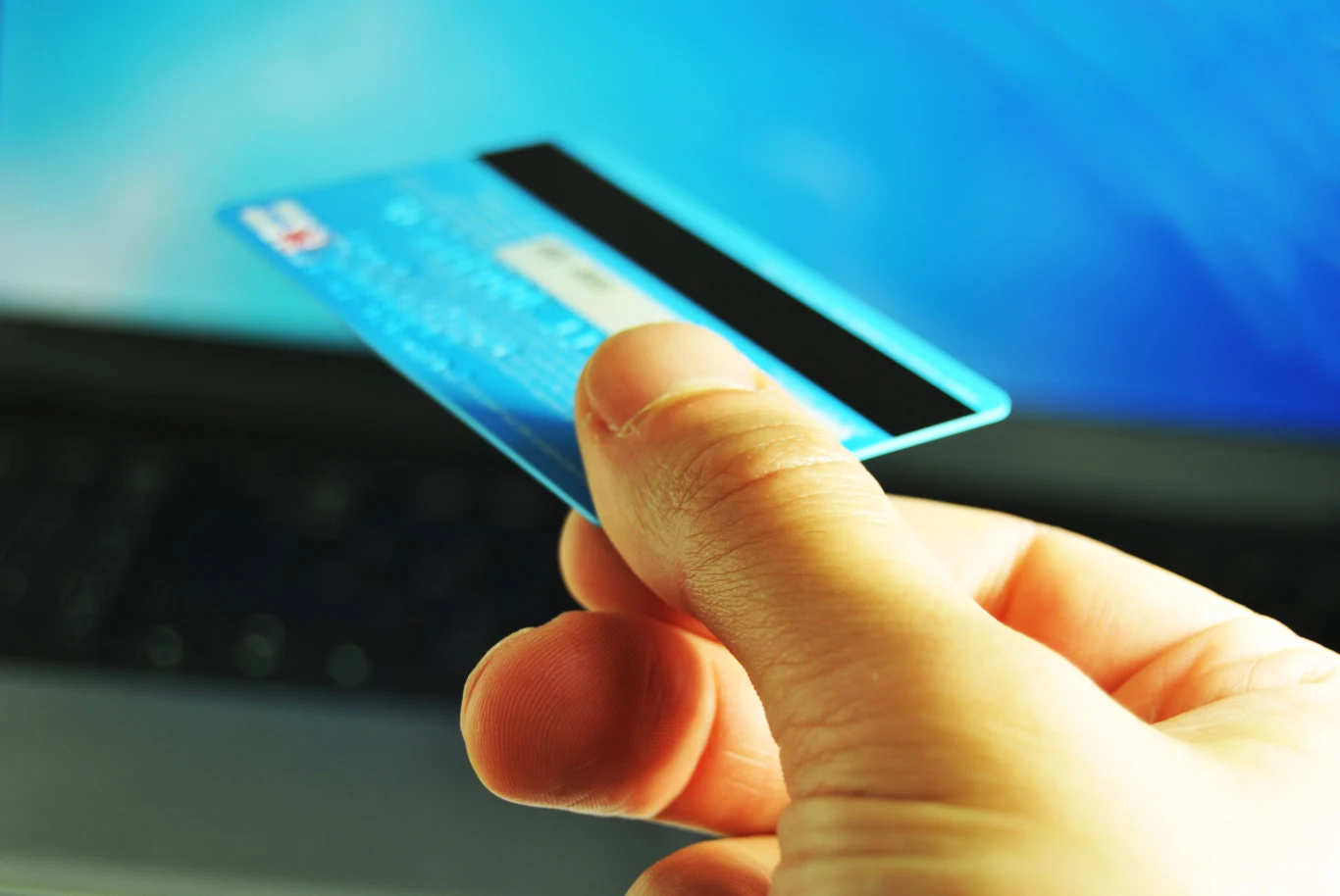 Wykorzystanie technologii DeepFake do "napadu" pozwoliło przestępcom na pozyskanie środków bez wchodzenia do placówki Wykorzystanie technologii DeepFake do "napadu" pozwoliło przestępcom na pozyskanie środków bez wchodzenia do placówki