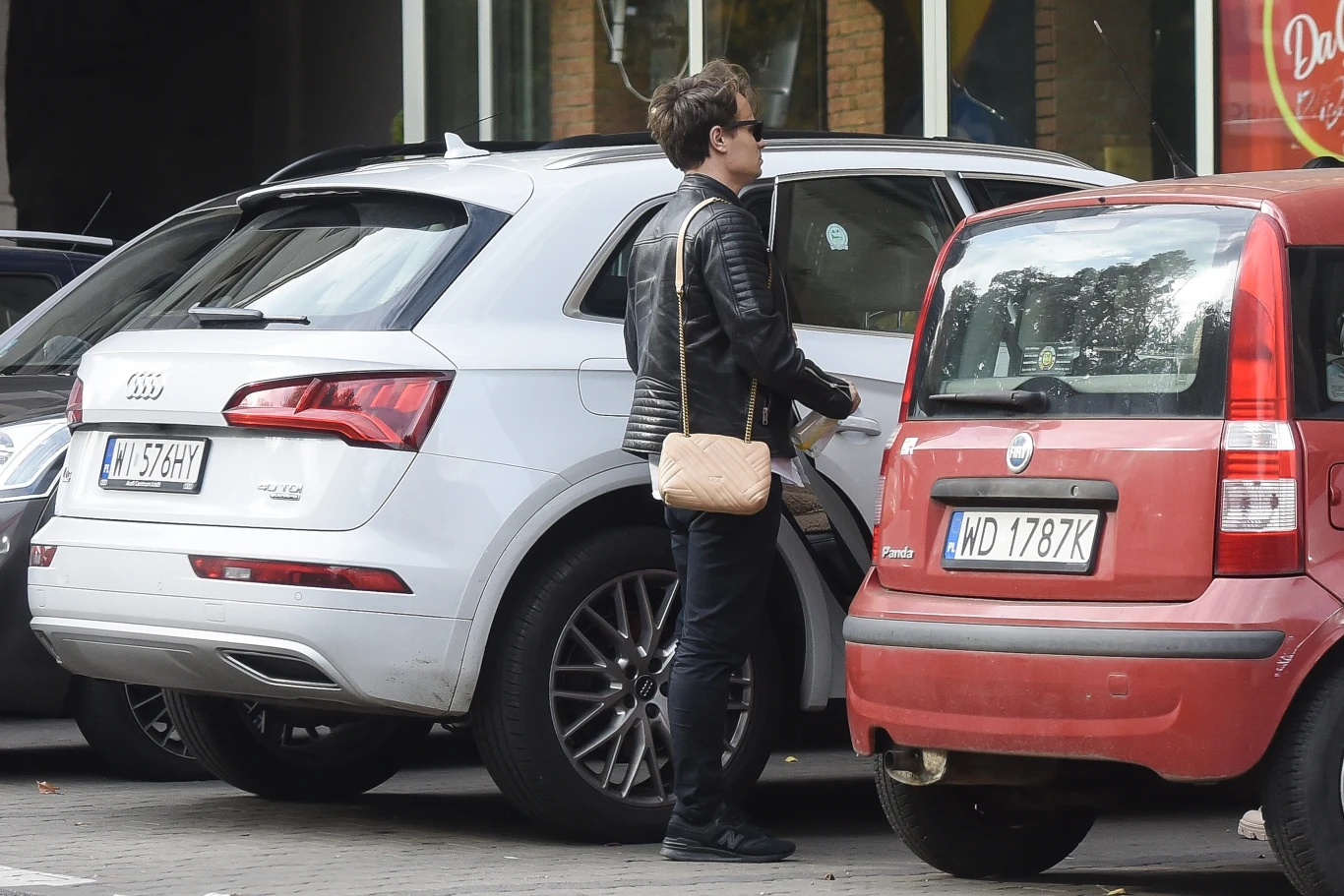 Marcin z torebką zajmuje miejsce pasażera Marcin z torebką zajmuje miejsce pasażera