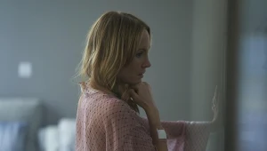 Joanne Froggatt w serialu "Angela Black"