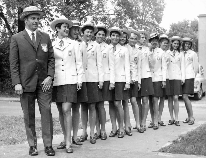 Benedykt Krysik 28.08.1928 - 14.11.2020 W historii polskiej siatkówki zapisał się jako wybitny selekcjoner reprezentacji kobiet. Tą zaszczytną funkcję sprawował w latach 1965-1970. W tym czasie pomógł wywalczyć kadrze wicemistrzostwo Europy w 1967 roku, a rok później w Meksyku sięgnął z "Biało-Czerwonymi" po brązowy medal olimpijski.