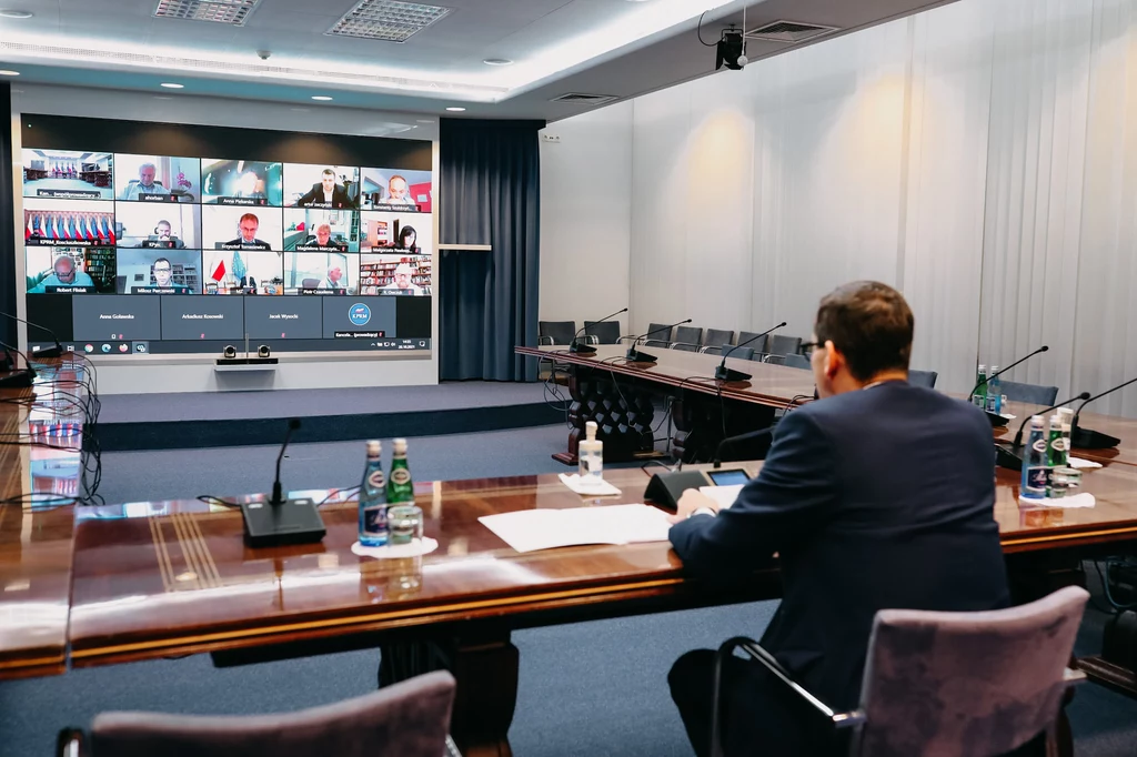 Premier spotkał się z ekspertami z Rady Medycznej Premier spotkał się z ekspertami z Rady Medycznej