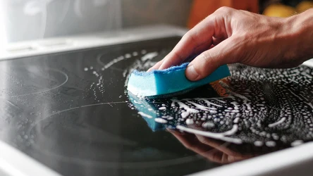 Jak prawidłowo czyścić płytę indukcyjną?