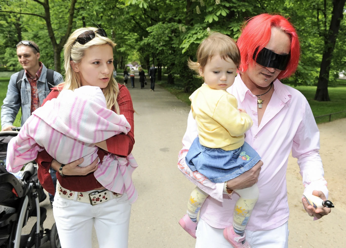 Michał Wiśniewski i Ania Świątczak z córkami