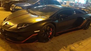 Warszawa. Podeptał Lamborghini Aventadora - jest nagroda za wskazanie sprawcy