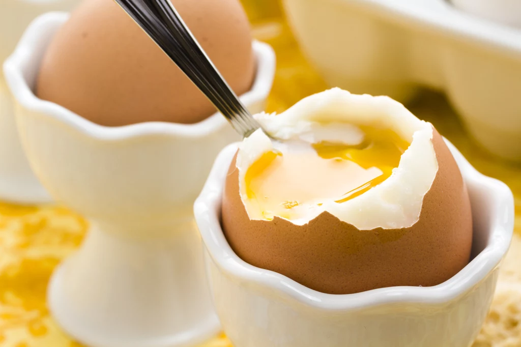Którą łyżeczką powinniśmy jeść jajko?