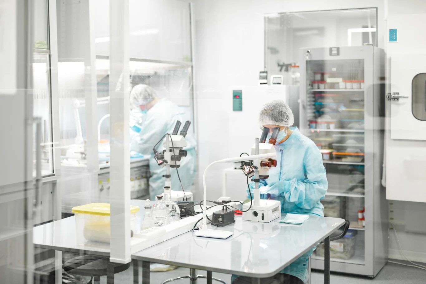 W eksperymencie wykorzystano rapamycynę i trametynib, czyli dwa leki znane z leczenia nowotworów Laboratorium, zdj. ilustracyjne.