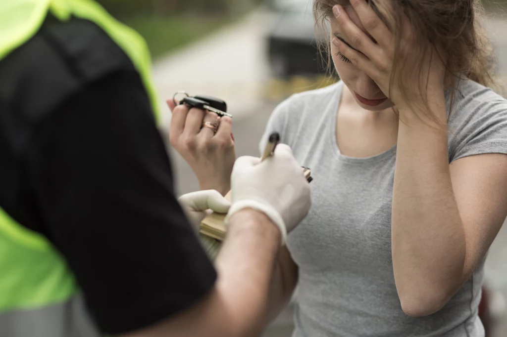 Mężczyzna zatrzymał kobietę, zanim na miejsce przyjechała policja/zdj. ilustracyjne Mężczyzna zatrzymał kobietę, zanim na miejsce przyjechała policja/zdj. ilustracyjne