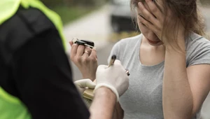 Mężczyzna zatrzymał kobietę, zanim na miejsce przyjechała policja/zdj. ilustracyjne