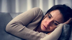 Jako przyczynę choroby Hashimoto lekarze i eksperci coraz częściej wskazują zaniedbaną sferę emocji i chroniczny stres