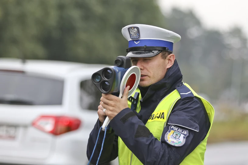 Łamiesz zasady kodeksu drogowego? Możesz dostać mandat i punkty karne. 