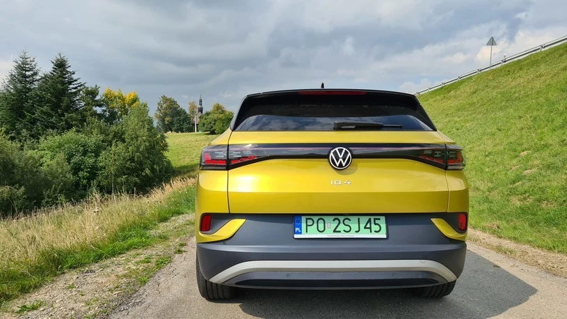 Samochody elektryczne są coraz chętniej wybierane przez fanów motoryzacji.