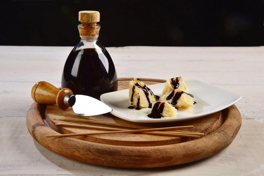 Ocet balsamiczny to produkt, który leżakuje nawet kilkanaście lat! Ocet balsamiczny to produkt, który leżakuje nawet kilkanaście lat!