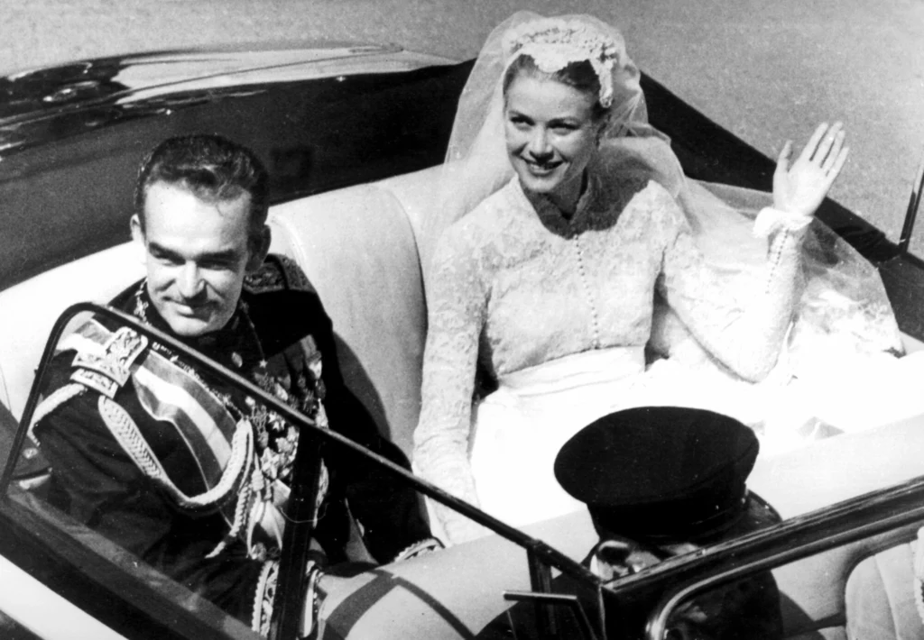Księżna Grace i książę Rainier doczekali się trojga dzieci. Po przyjęciu tytułu księżnej Grace Kelly definitywnie zrezygnowała z aktorstwa