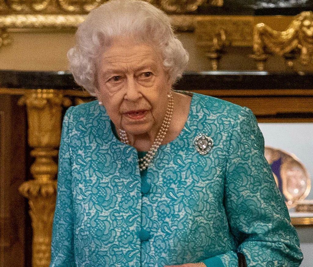 Królowa Elżbieta na przyjęciu zorganizowanym specjalnie z okazji globalnego szczytu inwestycyjnego w Londynie. Zaraz potem monarchini trafiła do szpitala 
