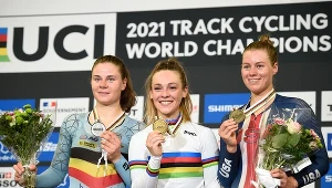 Letizia Paternoster (w środku)