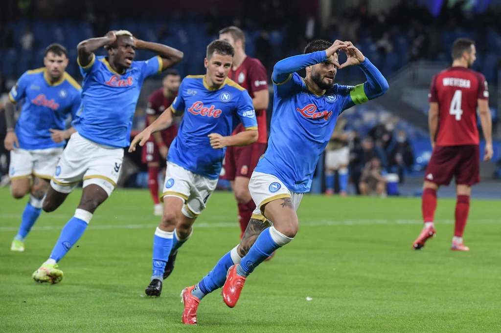 Lorenzo Insigne i jego koledzy z Napoli cieszą się po golu strzelonym Legii Lorenzo Insigne i jego koledzy z Napoli cieszą się po golu strzelonym Legii