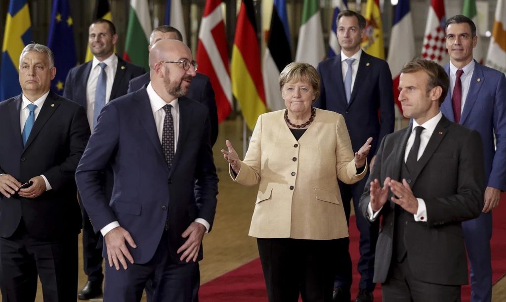 Przywódcy krajów i instytucji Unii podczas pierwszego dnia szczytu w Brukseli