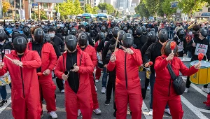 Demonstracja w Korei: Ludzie w przebraniach ze "Squid Game"