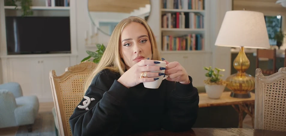 Adele pokazuje swoją willę fot. Youtube (https://youtu.be/544DTGHIBM0) Adele pokazuje swoją willę fot. Youtube (https://youtu.be/544DTGHIBM0)