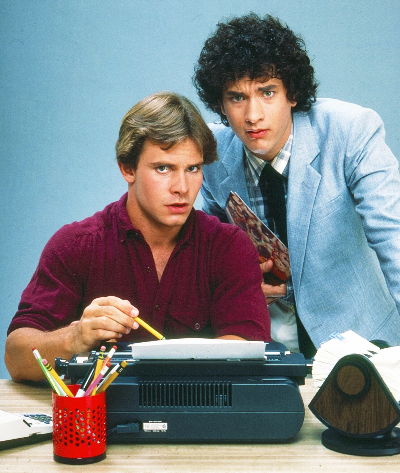 Peter Scolari i Tom Hanks w serialu "Bossom Buddies"