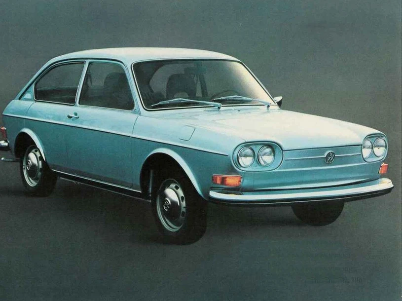 Volkswagen Typ 4. Jeśli naśmiewacie się z „nudnej” stylistyki kolejnych generacji Passata musicie wiedzieć, że współczesne marzenie większości polskich kierowców mogło przybrać zupełnie inne kształty. Na zdjęciu bezpośredni poprzednik modelu – Volkswagen Typ 4.