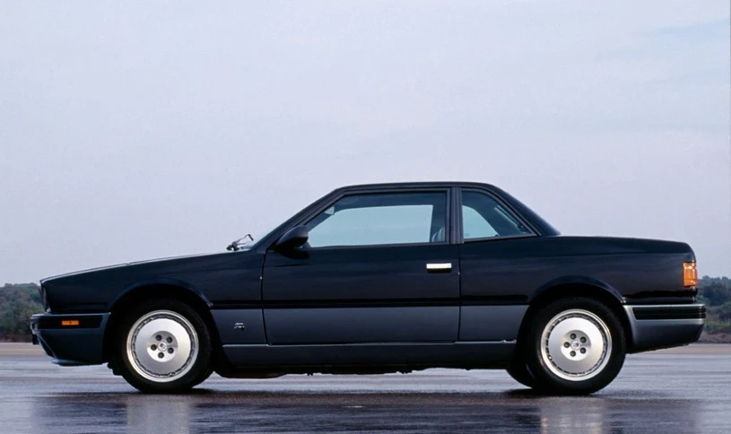 Maserati Karif. Większość dwumiejscowych, sportowych auta ze słonecznej Italii zachwyca przepiękną linią i po mistrzowsku dobranymi proporcjami. Na tym tle, produkowane w latach 1988-1991, Maserati Karif stanowi ciekawy wyjątek…