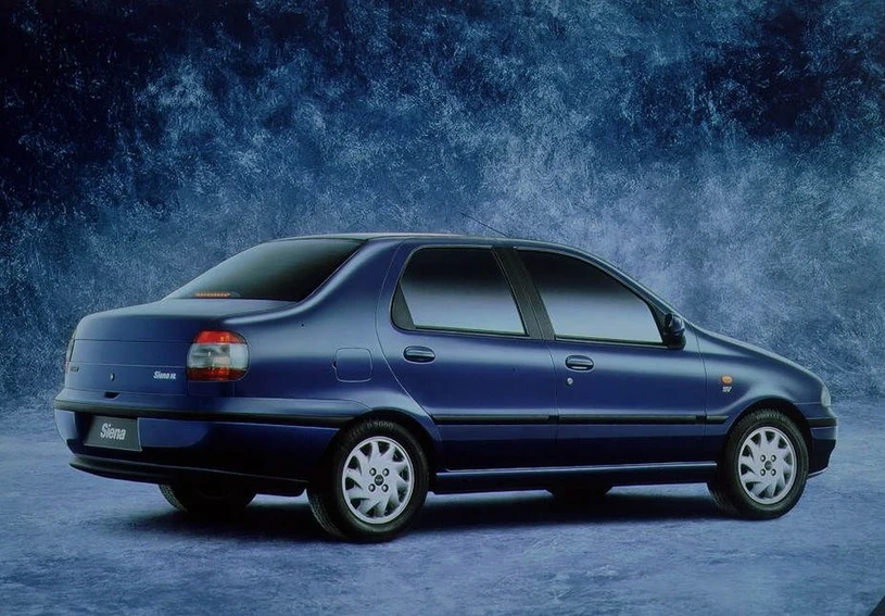 Fiat Siena. W przypadku tego samochodu sprawa jest jasna. Włosi chcieli poprawić właściwości przewozowe oferowanego w Brazylii hatchbacka – Fiata Palio. Do samochodu „doklejono” więc kufer i rozpoczęto jego sprzedaż w Europie. Dość powiedzieć, że w serwisie prasowym Fiata są tylko trzy – marnej jakości – zdjęcia Sieny. Może i lepiej. 