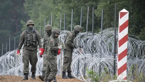 Polscy żołnierze przy granicy z Białorusią