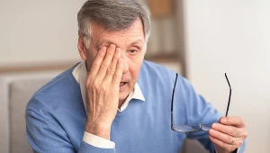 "Mroczki", błyski i cienie przed oczami to objaw. Okulista: tu liczy się czas