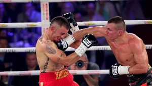 Mateusz Masternak (czarne spodenki) i Albańczyk Armend Xhoxhaj