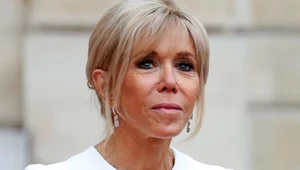 Brigitte Macron ostatnio chętniej spina włosy. Artystyczni nieład pasuje pierwszej damie?