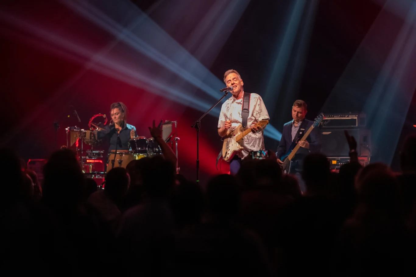 "Pewnie pojawię się jeszcze raz czy drugi na scenie przy jakiejś szczególnej okazji - z muzyką rozstać się nie da; może jeszcze kiedyś coś nagram... a może i nie. W każdym razie TA opowieść zbliża się do swego finału" - napisał Tomasz Lipiński na Facebooku.