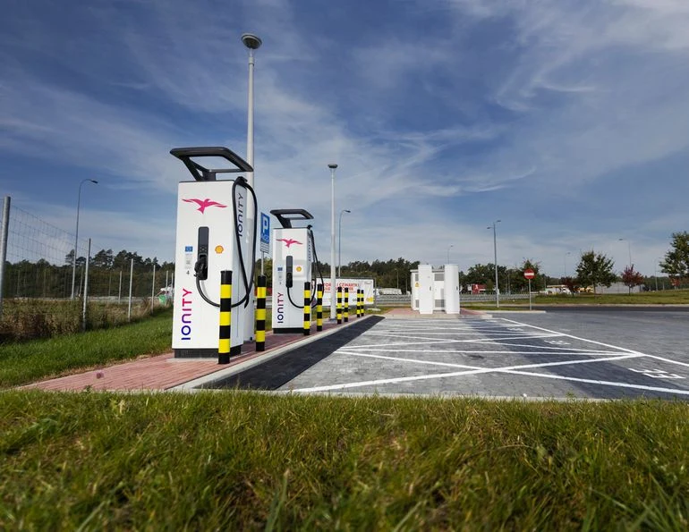 Na terenie miejsc obsługi podróżnych MOP Olsze Wschód i Olsze Zachód przy autostradzie A1 działają już ładowarki Ionity